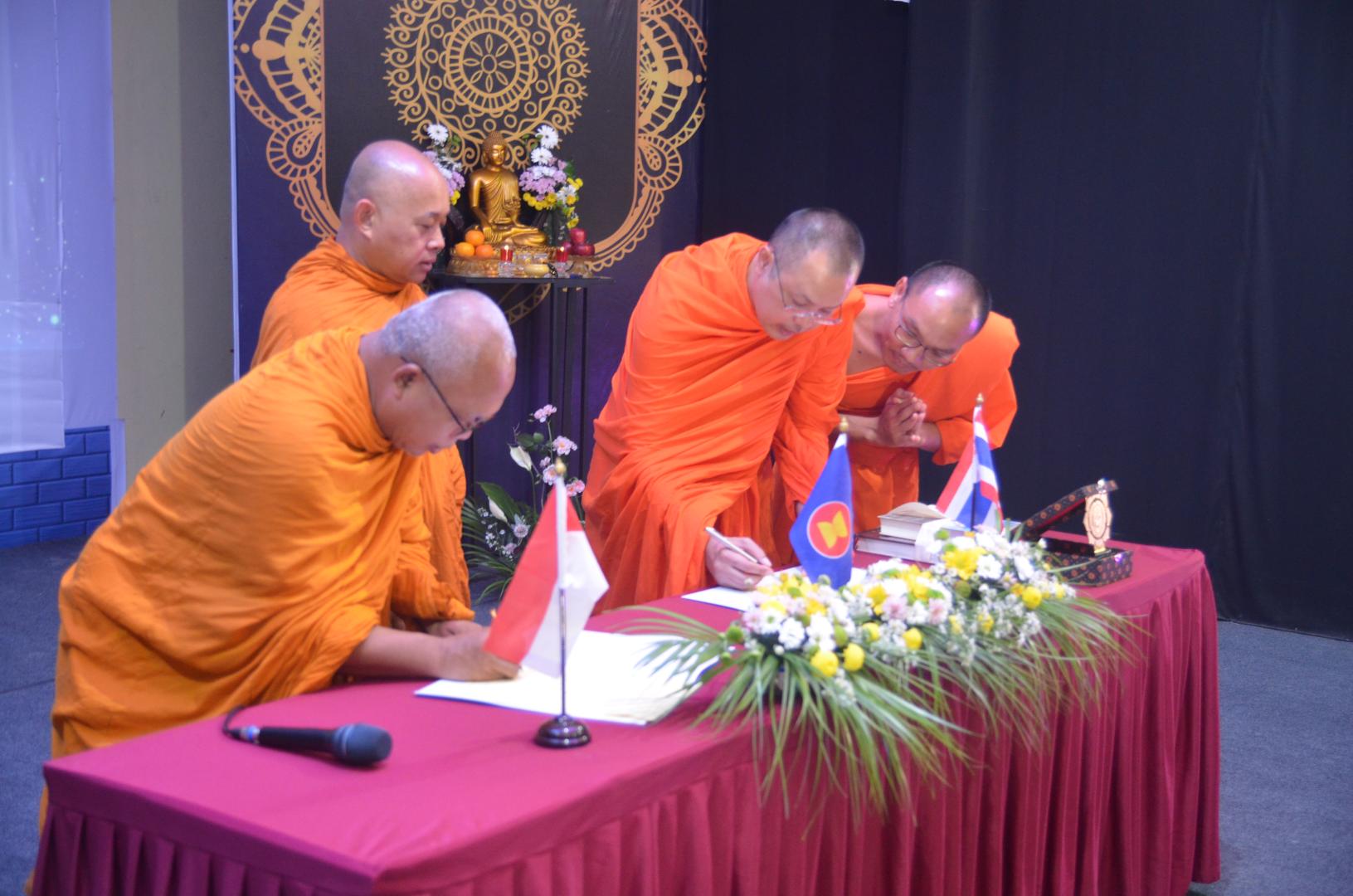 STIAB Smaratungga Teken MoA dengan ASEAN Studies Centre MCU Thailand dalam Program Knowledge Sharing
