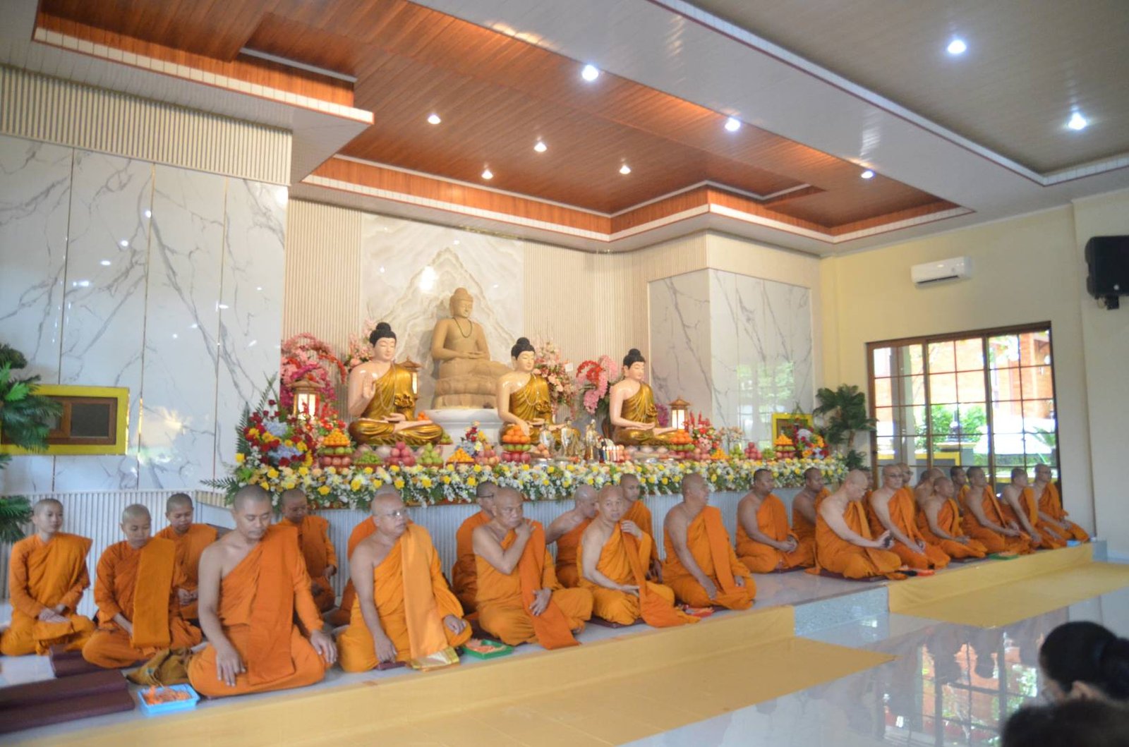 Peringatan 30 Vassa Kebhikkuan YM Khemacaro Mahathera Berlangsung Khidmat di Vihara Gunungpati