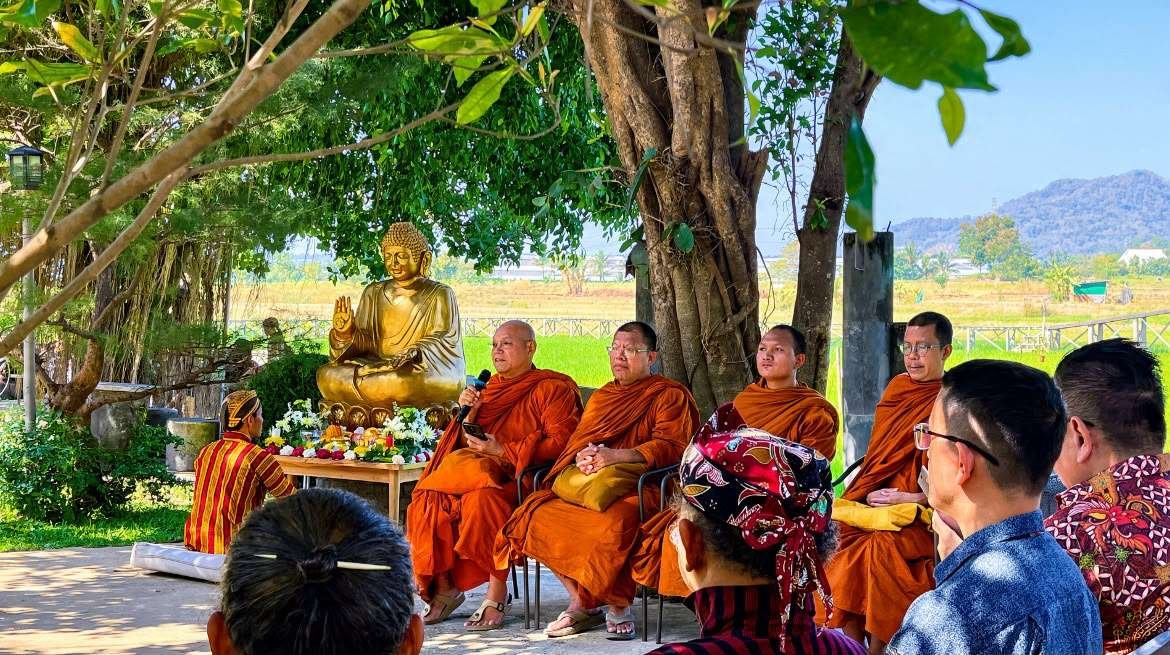 Asadha 2570 BE: Sinergi Dhamma, Seni, dan Alam melalui Tanbo Art Pari Corek Sang Buddha